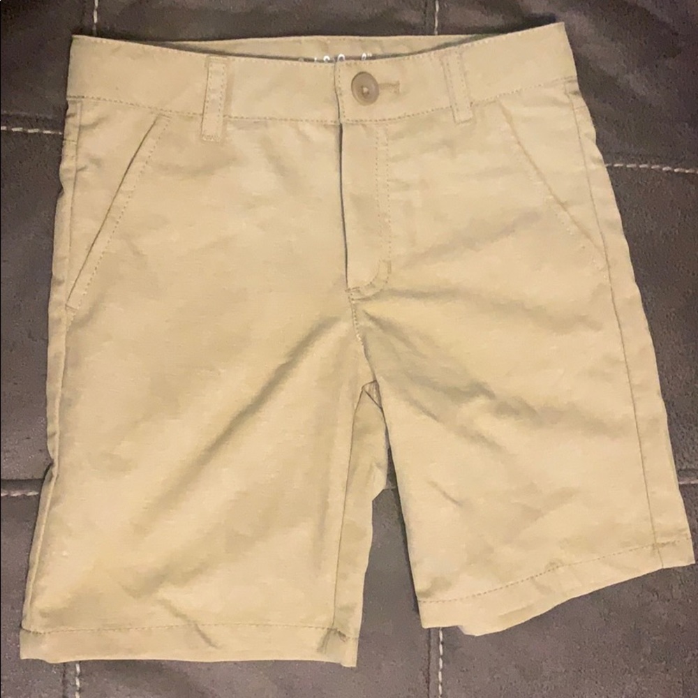 Boys khaki shorts size 6 never worn